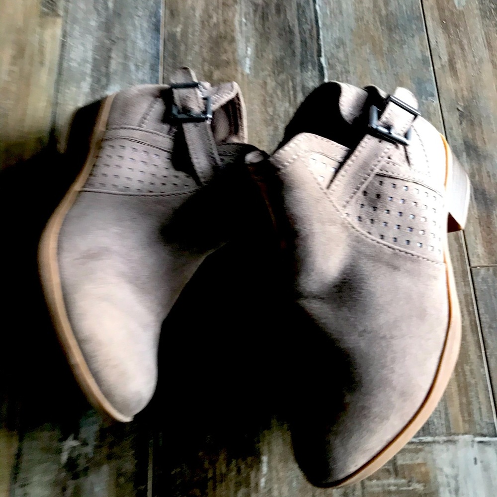Girl booties 13
